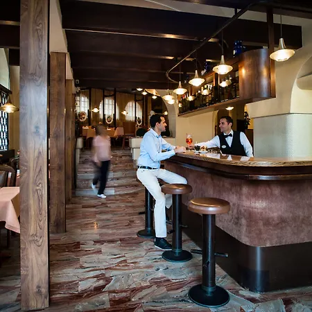 瑞斯腾斯德兰杰洛酒店 3* 洛迦诺