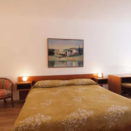 瑞斯腾斯德兰杰洛酒店